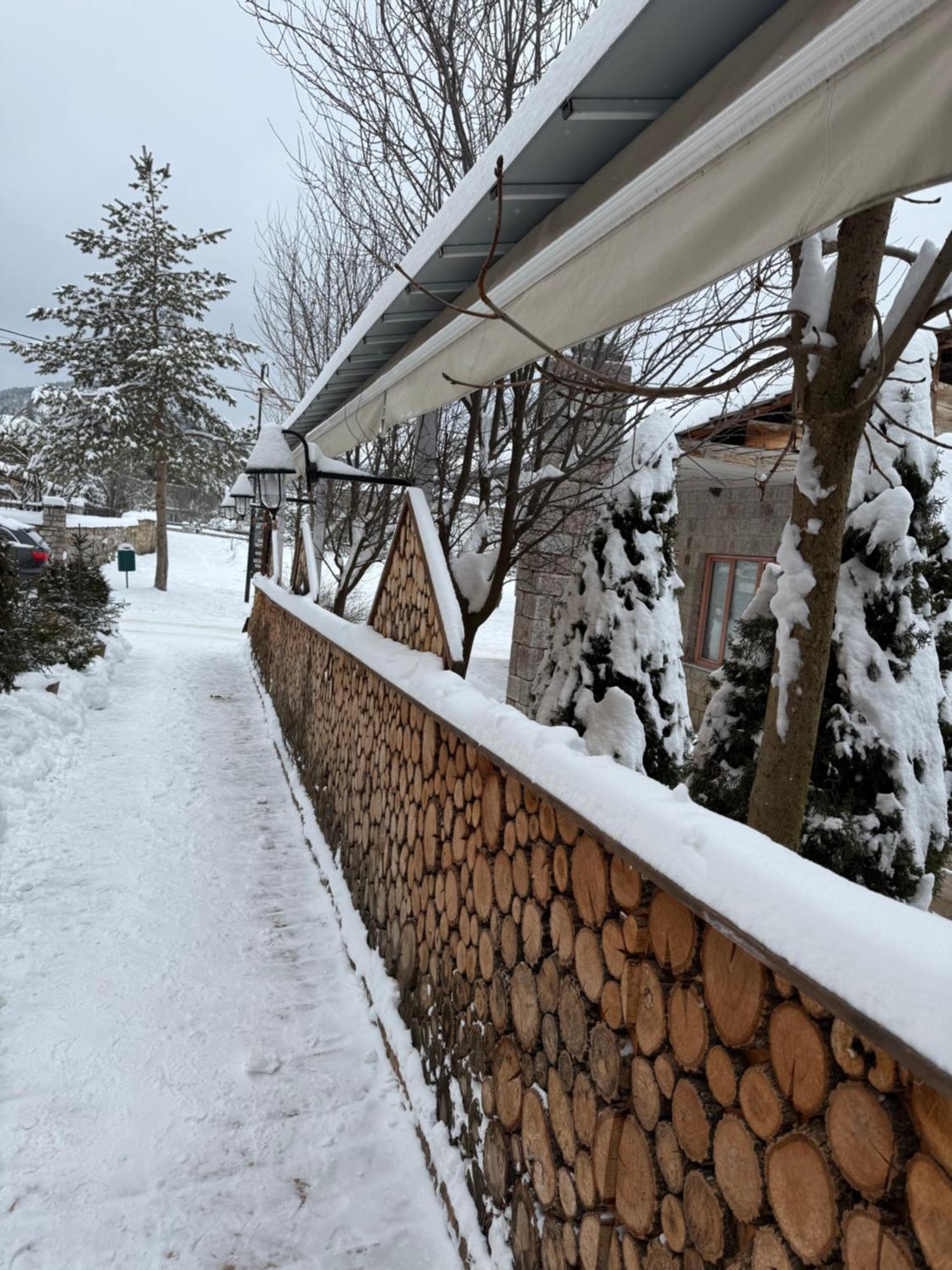 Hotel Ambassador Voskopojë Exterior foto